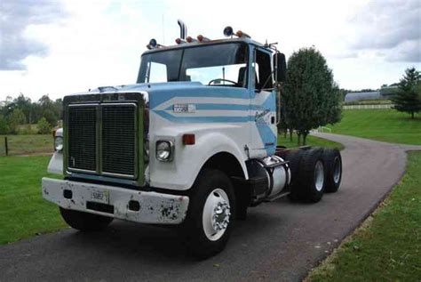 Through all of this hard work, we always aim to fulfil your requirements efficiently and thus to be your reliable business partner. White Road Boss 2 (1980) : Daycab Semi Trucks