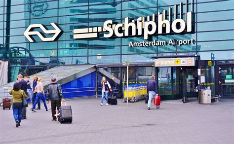 Driving Sustainability With Amsterdam Schiphol Airports Taxibot