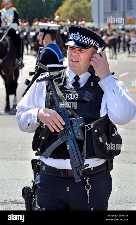 London England Uk Armed Police Officer With A Heckler And Koch Mp5