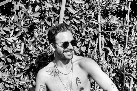 The group currently consists of john gourley, zach carothers, kyle o'quin, jason sechrist, eric howk, and zoe. john gourley portugal the man | tunes | Pinterest ...