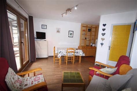 Hotel excelente, totalmente reformado y con situación privilegiada a 50 metros de las pistas de esquí de grandvalira en el sector pas de la casa. pas-de-la-casa.net: book hotel Altissim Velasquez à Pas de ...