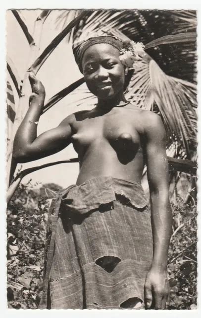 ECHTFOTO POSTKARTE GUINEA NUDE native woman Nacktes Mädchen Jeune