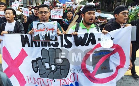 Bolehkah saya memohon pengecualian bayaran balik pinjaman pendidikan ke atas jumlah pinjaman yang diterima sebelum pinjaman. Mahasiswa desak PH tunai janji PTPTN - Malaysia Today