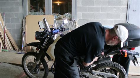From 2010 the se model had the factory option of lowering the seat height by about 40mm/1.6. DR650 Seat Concepts "Commuter" Seat Install - YouTube