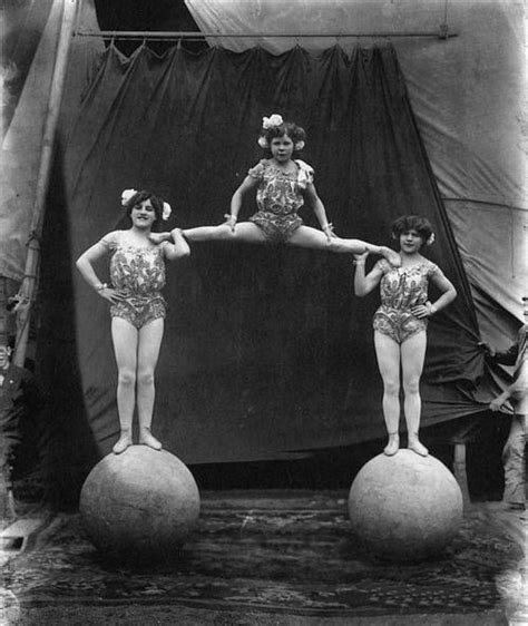 Vintage Circus Performers Vintage Circus Photos Vintage Carnival