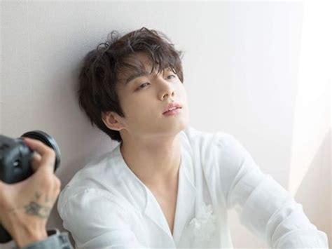 Foto jungkook bts cute keren terbaru 2020. Jungkook BTS Dari Imut Jadi Super Ganteng, Ini Fakta dan ...