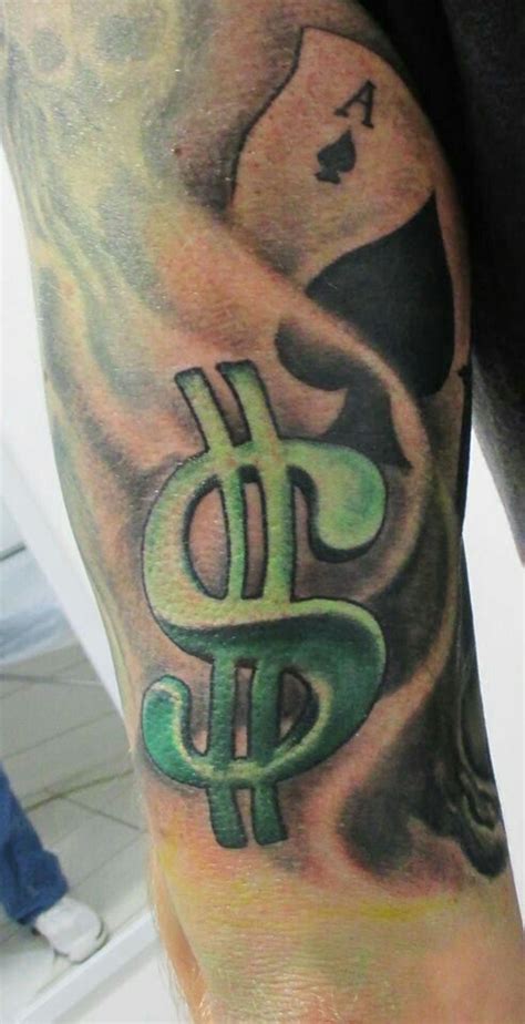 The design ranges from tiny to medium to moderately large and comes in various hues. 25+ bästa Dollar sign tattoo idéerna på Pinterest