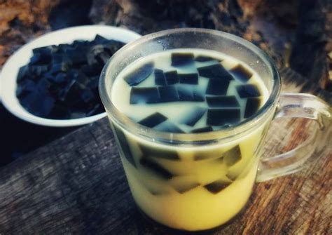 Es cincau hitam yang hits di indonesia biasanya menggunakan santan sebagai bahan pelengkap. Resep Es Cincau Susu oleh Sakli Abdi - Cookpad
