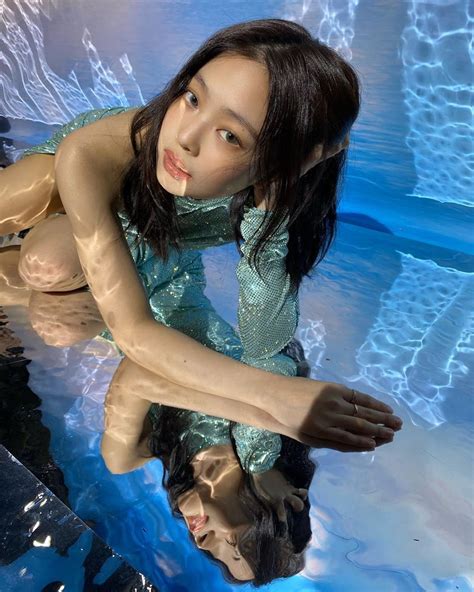 Blackpinks Lisa Captures Jennies Inner Mermaid In New Instagram Pics Koreaboo