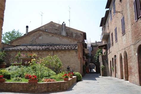 Il comune si estende su 64,8 km2 e conta 3 102 abitanti dall'ultimo censimento della popolazione. Urlaubsort Buonconvento im Süden der Toskana - Toskavista