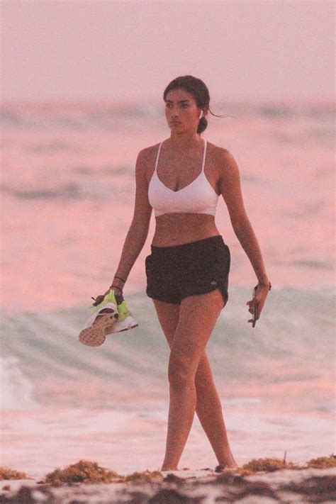 Kelly Gale Legs Thefappening