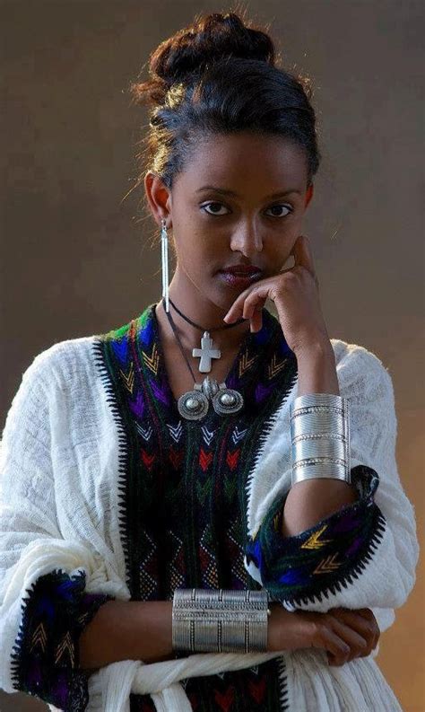 Ladys Style Ethiopian Kamis And Jewellery Ethiopian Beauty Ethiopian Women Ethiopian