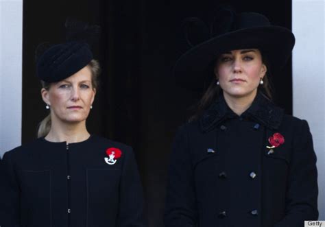 Kate Middleton Attends Remembrance Day Ceremony In Military Style Outfit Photos Huffpost