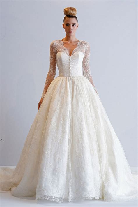 Wir machen unser bestes um sicherzustellen, dass ihre brautkleider die signatur der persönlichkeit trägt und das kleid ist das. 2016 Extravagantes V-Ausschnitt Prinzessin Ivory ...