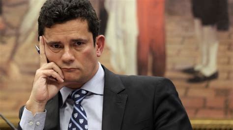 Assino a revista desde a primeira edição e ela tem se destacado pela independência e pela coragem de. Sergio Moro é persistente. Pelo jeitão, ele não pedirá ...