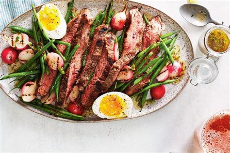 It's hard to cut steak when it's in the middle of the salad, isn't it? French Bistro Steak Salad | Bistro food, Steak salad, Best ...