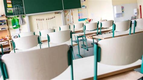 Oder hat sie gegen kretschmann keine. Keeping your distance in classroom teaching: criticism of ...
