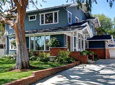 I started looking for a complete house restoration project. Giving an Old California Craftsman New Curb Appeal ...