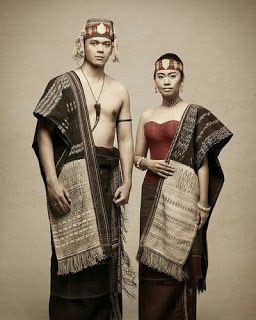 Baju Adat Ulos Berasal Dari Provinsi  BAJUKU