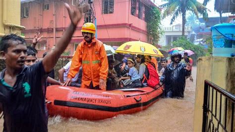 Karnataka Floods 9 Dead 43000 Evacuated