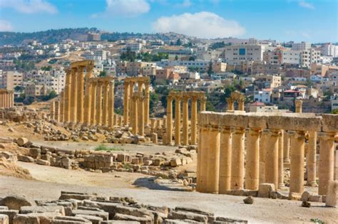Amman ist eine antike stadt, und das gebiet, das heute amman ist, wurde bereits in der jungsteinzeit von menschen besetzt. Die Hauptstadt von Jordanien- eine Reise in den Nahen Osten
