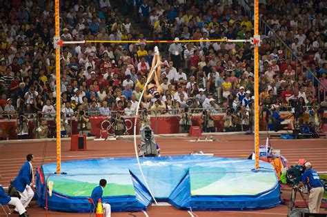 Simone biles met her celebrity crush zac efron on tuesday, august 16, after securing her fourth gold medal — see the adorable pictures. Dreifacher Sprung Der Olympischen Medaillen-Zeremonie ...