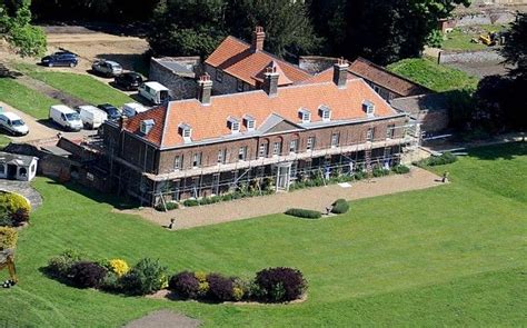 After anmer hall came into the cambridges' possession, over $2 million was spent revamping its after prince louis was born in the summer of 2018, kate and will took the kids up to anmer hall for a. Les 95 meilleures images du tableau Anmer Hall sur ...