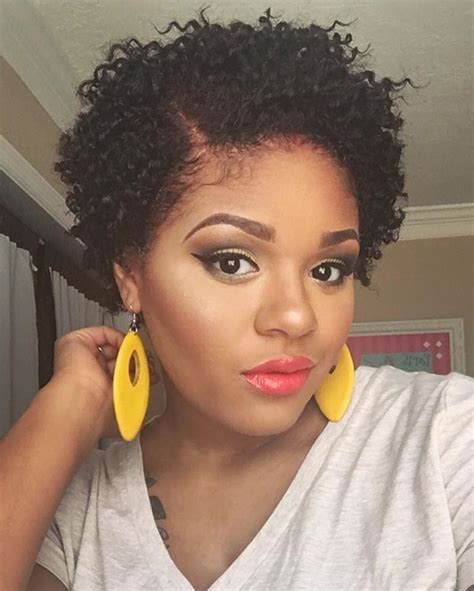 With so many different types of afros, men have a number of hairstyles to choose from. Curly afro with part | Natural hair styles, Curly hair ...
