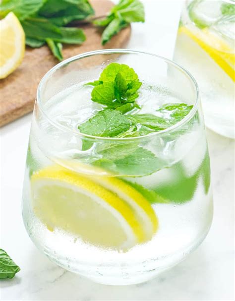 Mint Water Healthy Easy Refreshing The Clever Meal