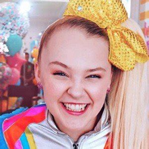 Jojo siwa is a youtube sensation, pop star, dancer, entrepreneur, social media influencer and the new york times bestselling author. JoJo Siwa - Bio, Facts, Family | Famous Birthdays
