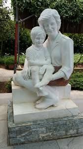 Princess diana was indeed recognized for her sense of compassion, endearing her to the hearts of millions around the world. Image result for princess diana STATUE | Lady, Principesse ...