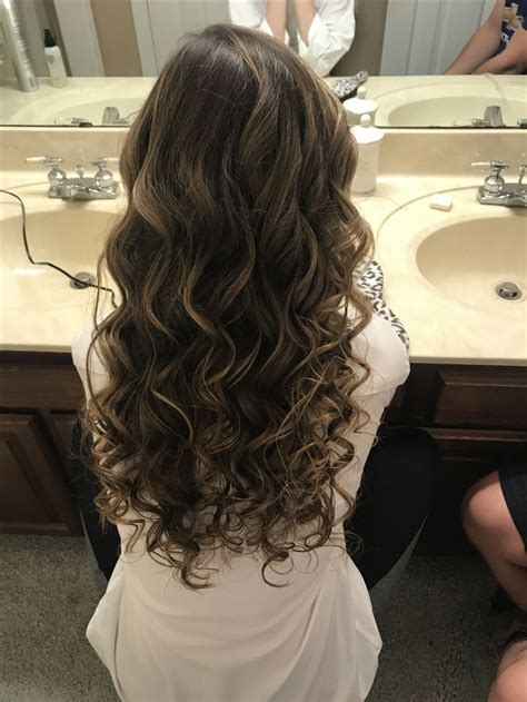 Want your prom hairstyle to look exotic and mysterious? Homecoming hair #curls #homecoming #prom #highlights # ...