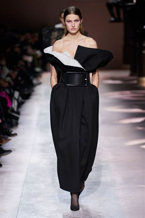Givenchy Haute Couture Printemps T D Fil Vogue Paris En