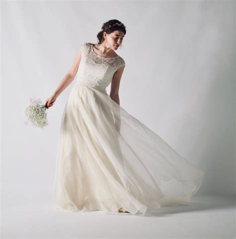 Quale abito da sposa indossare se si hanno 40. Trillium ~ Abito da sposa principesco in pizzo e organza ...