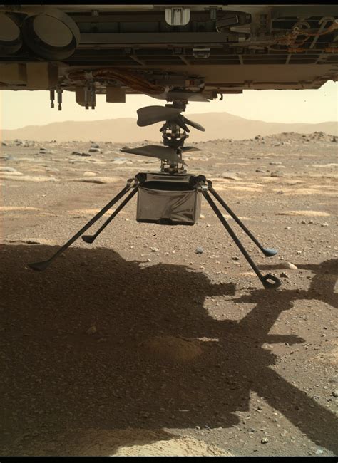 Ingenuity is the quality of being clever, original, and inventive, often in the process of applying ideas to solve problems or meet challenges. Mars-Hubschrauber Ingenuity: Beine ausgeklappt, Erstflug ...