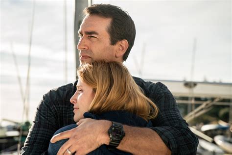 Una malattia rara, strana, che costringe la protagonista a vivere di notte e a nascondersi dalla luce del sole di giorno. Midnight Sun ~ Movie Review - Southern Dreamer