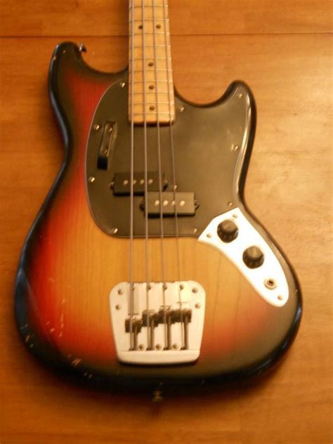 Canadian Vintage Guitar Hunt 1977 Fender Mustang Bass