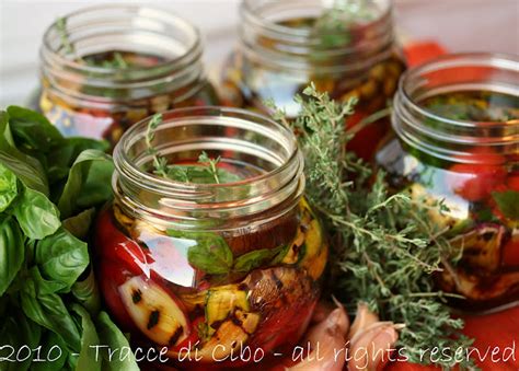 Conserve, salse e preparazioni sotto vetro da preparare in casa con ortaggi freschi e di stagione. POZIONE DI VERDURE GRIGLIATE SOTT'OLIO
