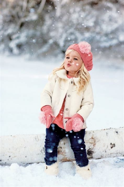 Little girls are the cutest and watching them grow as little women is priceless. Winter Outfits für Mädchen - 15 stilvolle Ideen für Ihre ...