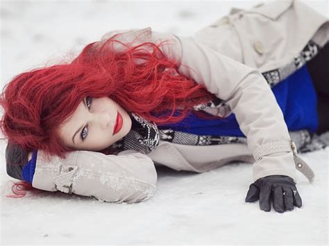 2k Free Download Beautiful Red Lying In The Snow Redhead Bonito