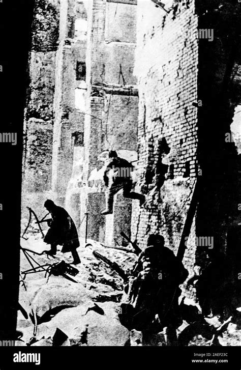 Stalingrad 1942 Hi Res Stock Photography And Images Alamy