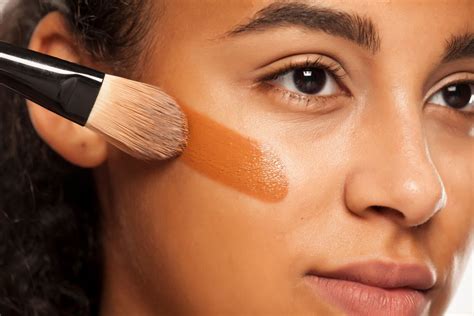 Descubre cuál es la base de maquillaje para piel grasa más adecuada para usar a diario y terminar con esos brillos indeseados ¡mira! Las 5 mejores bases de maquillaje para piel grasa y mixta ...