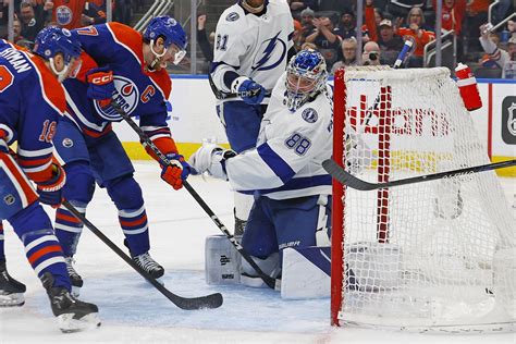 Hyman Led Oilers Extend Win Streak To Five Games With 5 3 Victory Over
