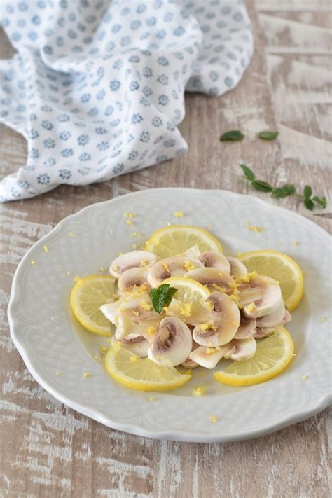 Consumare il topinambur crudo è il modo migliore per preservarne le proprietà: Insalata di funghi champignon crudi | Insalata di funghi crudi