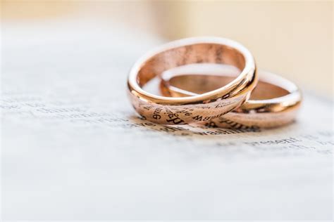 How To Keep Wedding Rings Together Leaftv