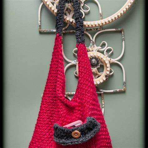 This very cool version of yarn holder that allows you take your loom knit project on the road. Loom Knit Sling/Bento Bag, Handbag, purse PATTERN ...