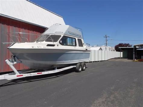 A comfortable family cruiser with flybridge, for the money this vessel has few equals. Reinell 1976 for sale for $7,500 - Boats-from-USA.com