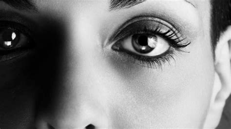 Staring Into Someones Eyes For 10 Minutes Can Alter Your Consciousness Conhecimento é Poder