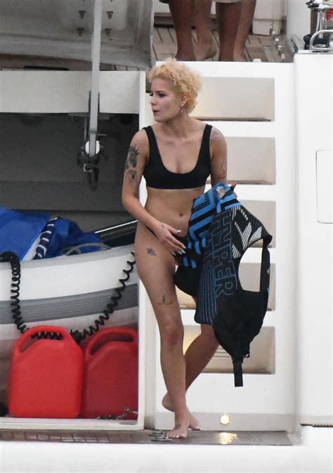 Halsey Sexy 66 Photos Thefappening