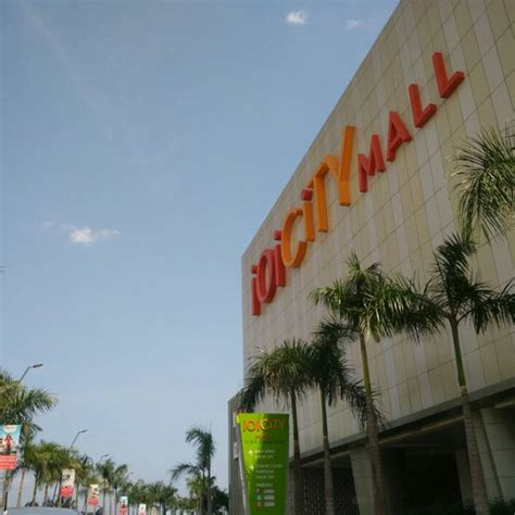 It actually has the same area as mytown at 1,500,000 square feet, and also has more than 400 shops. iOi City Mall - Putrajaya, Wilayah Persekutuan Putrajaya